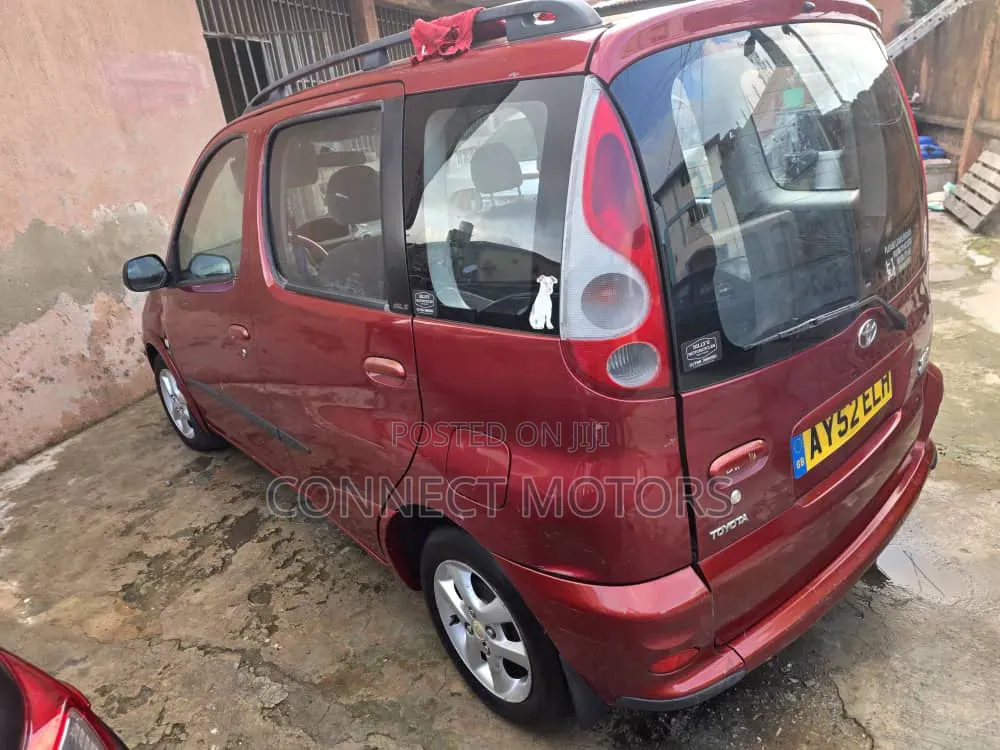 Nissan Vanette 2001 Red