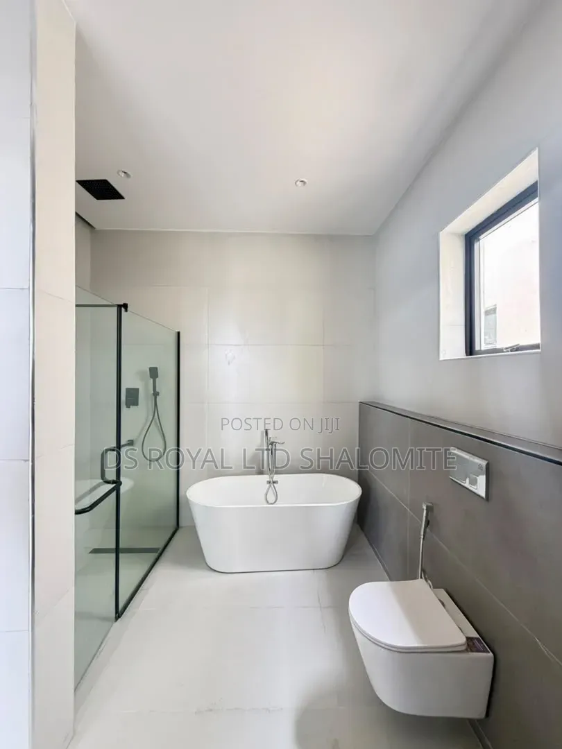 5bdrm Duplex in Ilaje / Lekki for sale