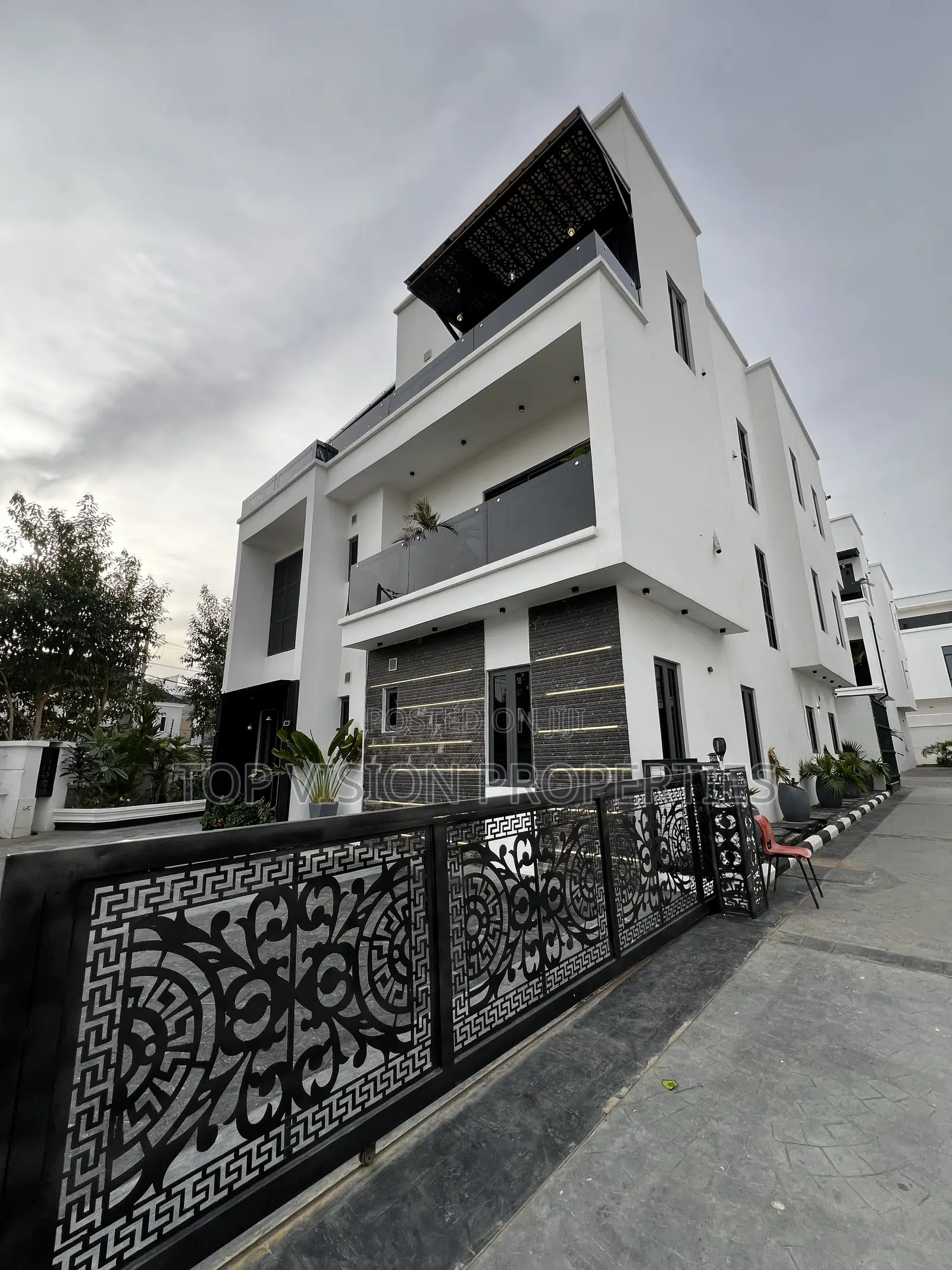 Furnished 5bdrm Duplex in Kado for sale
