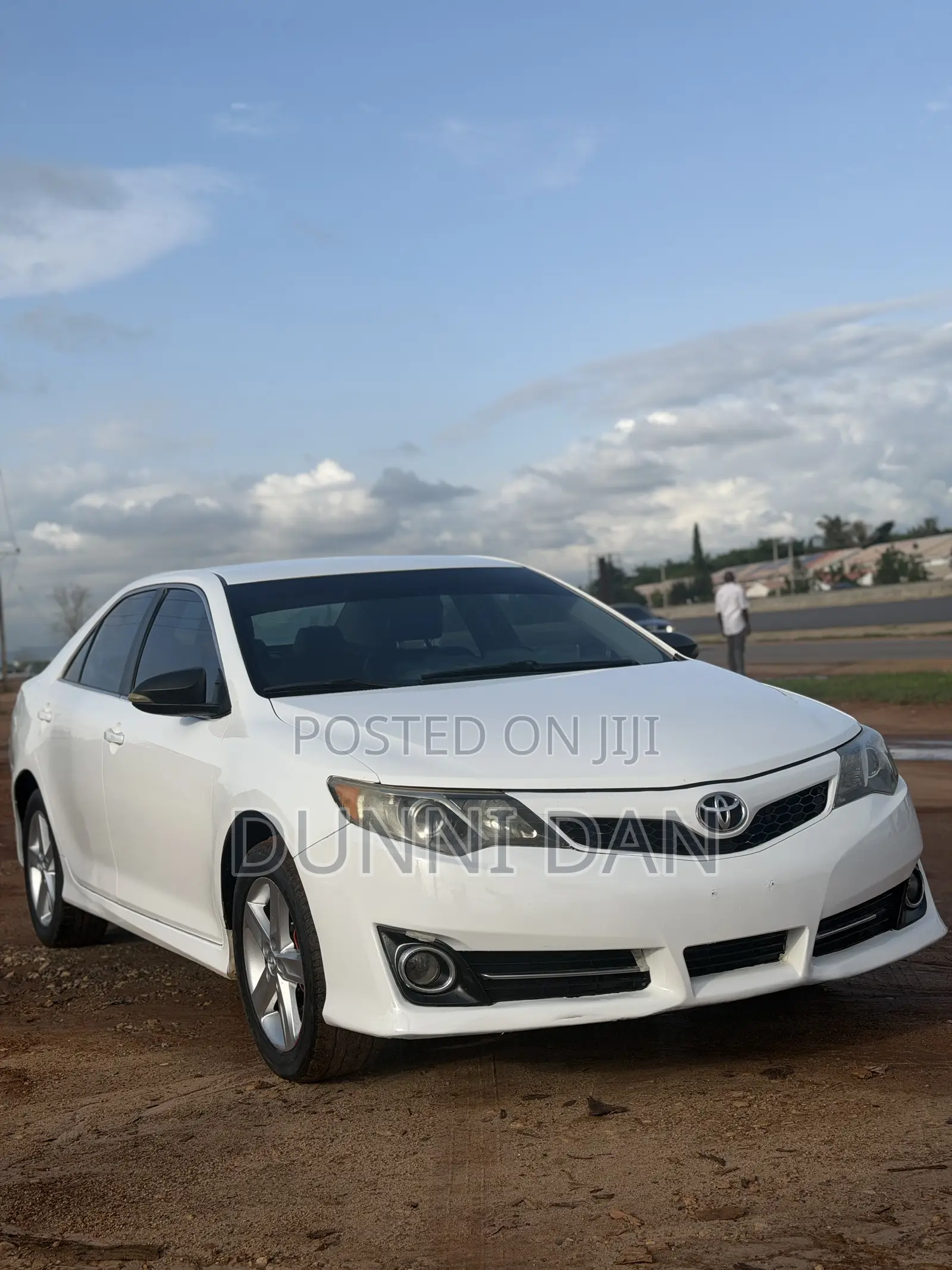 Toyota Camry SE 4dr Sedan (2.5L 4cyl 6A) 2013 White