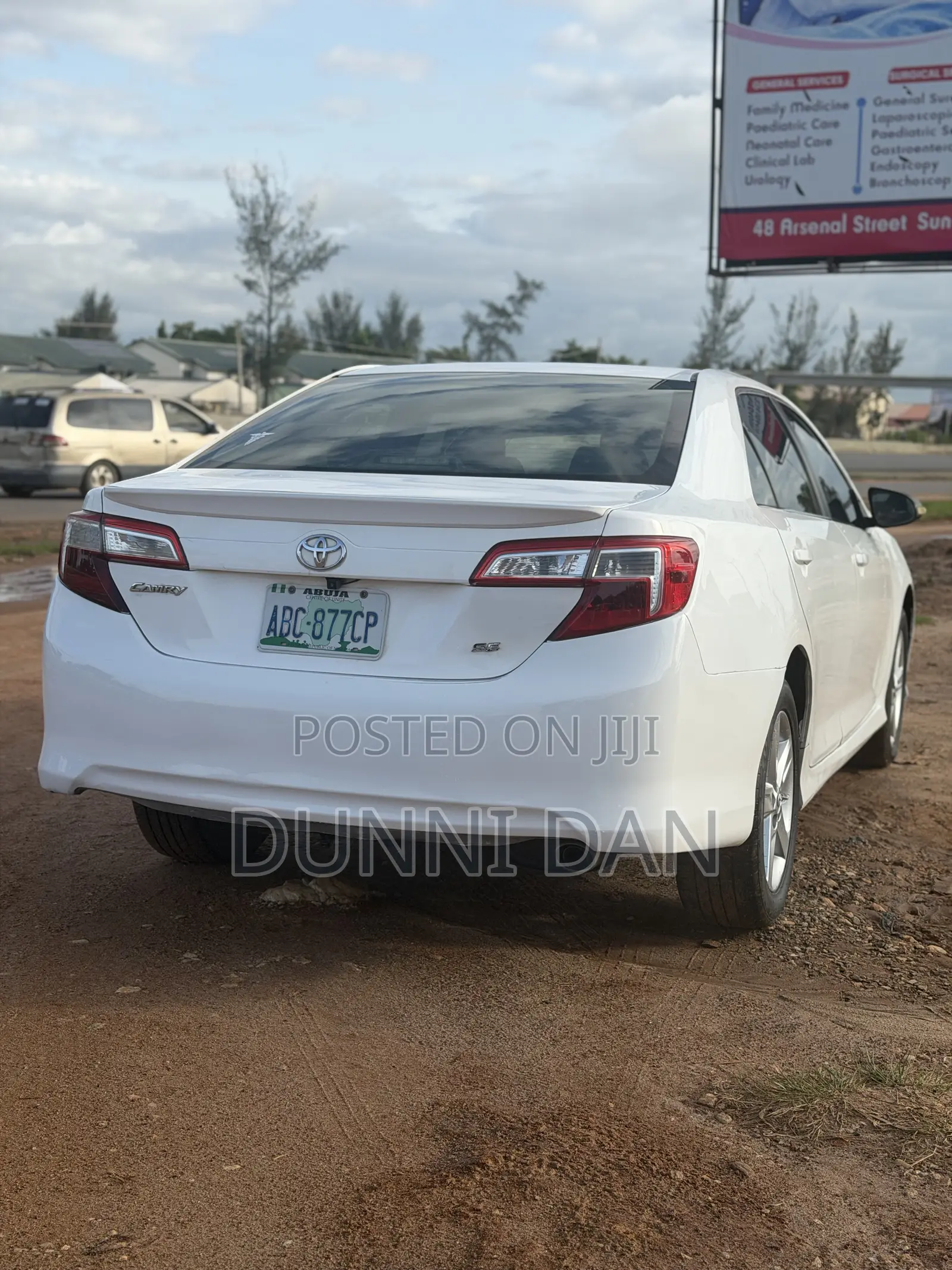Toyota Camry SE 4dr Sedan (2.5L 4cyl 6A) 2013 White