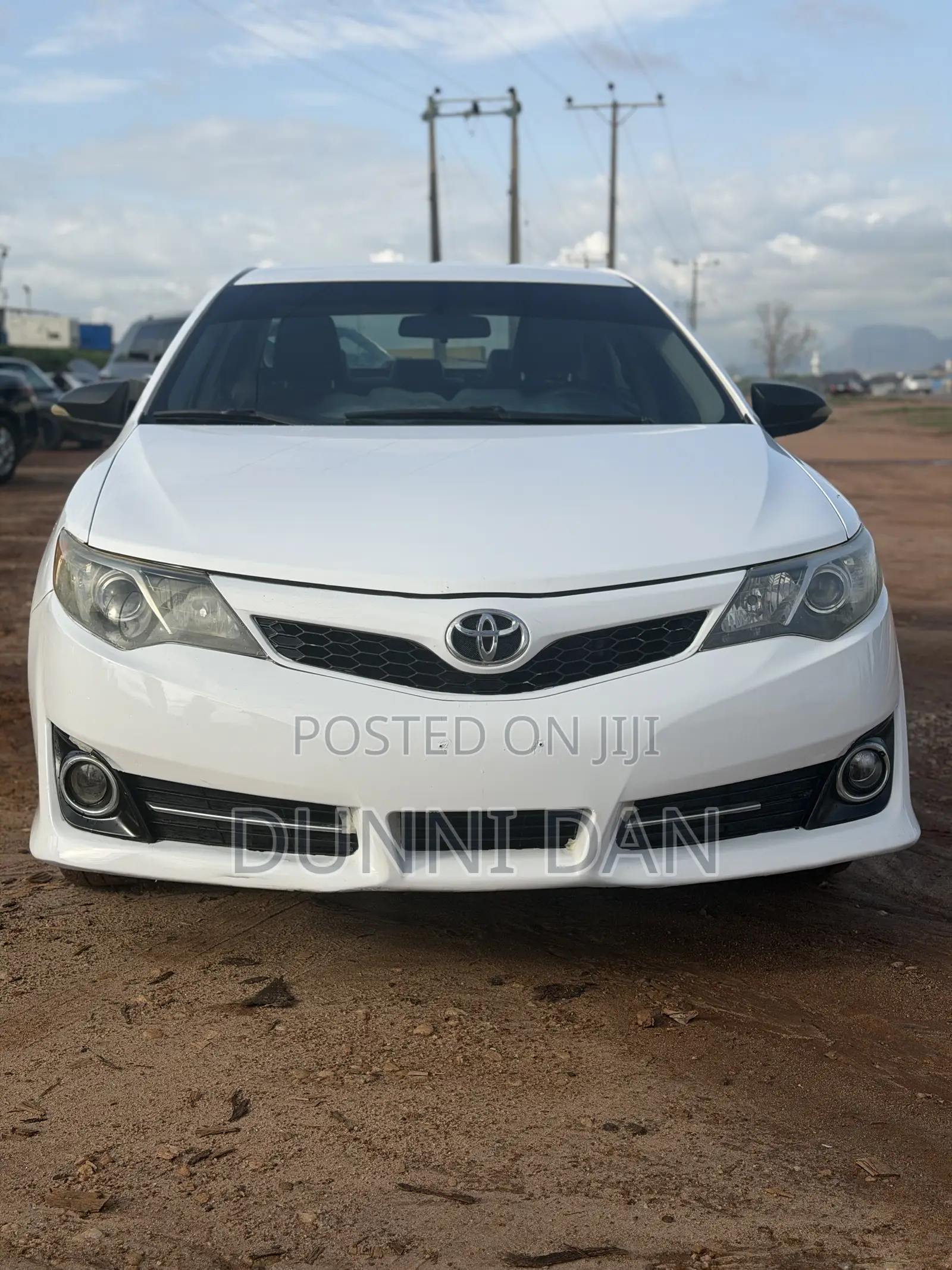 Toyota Camry SE 4dr Sedan (2.5L 4cyl 6A) 2013 White
