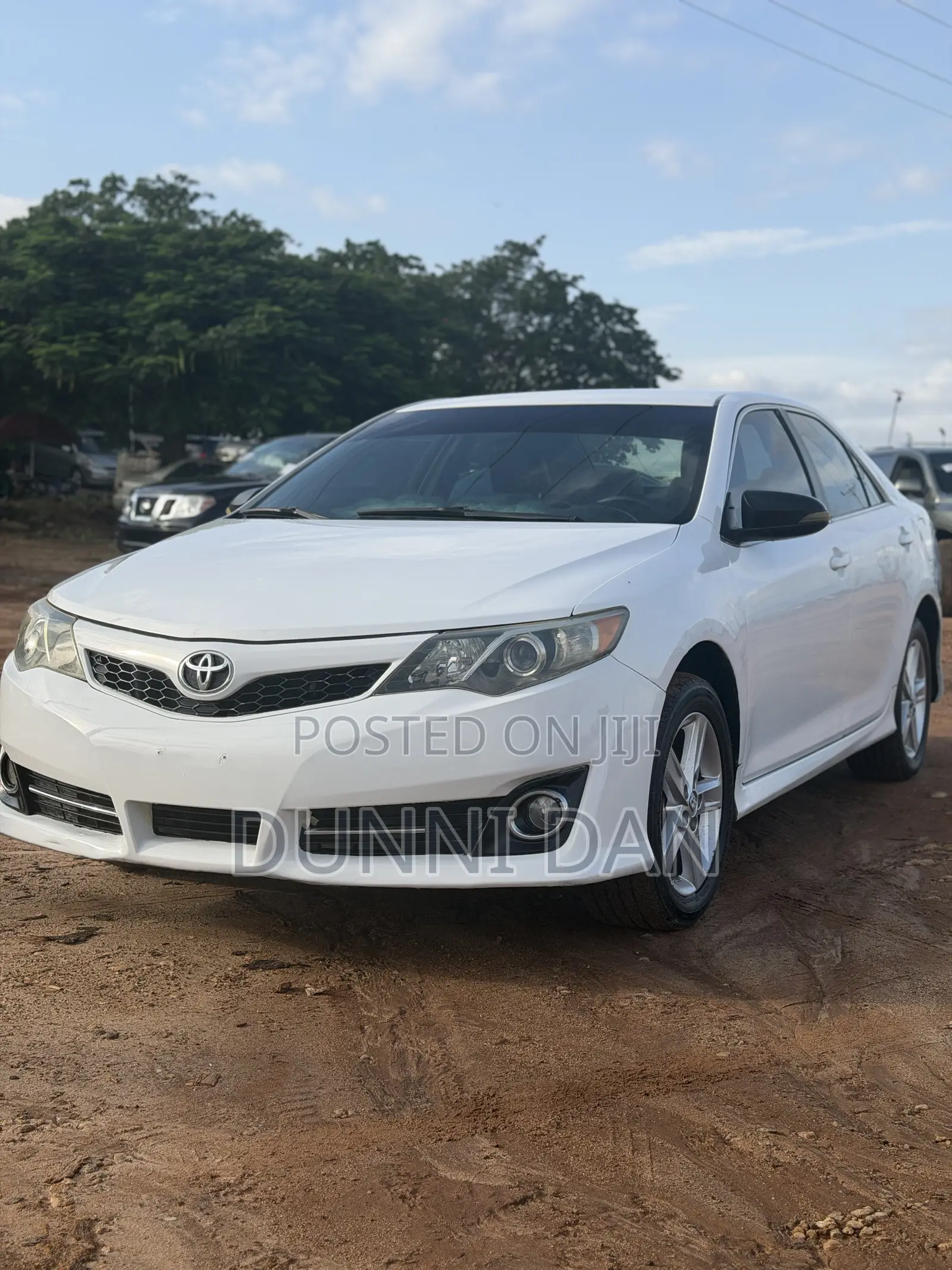 Toyota Camry SE 4dr Sedan (2.5L 4cyl 6A) 2013 White