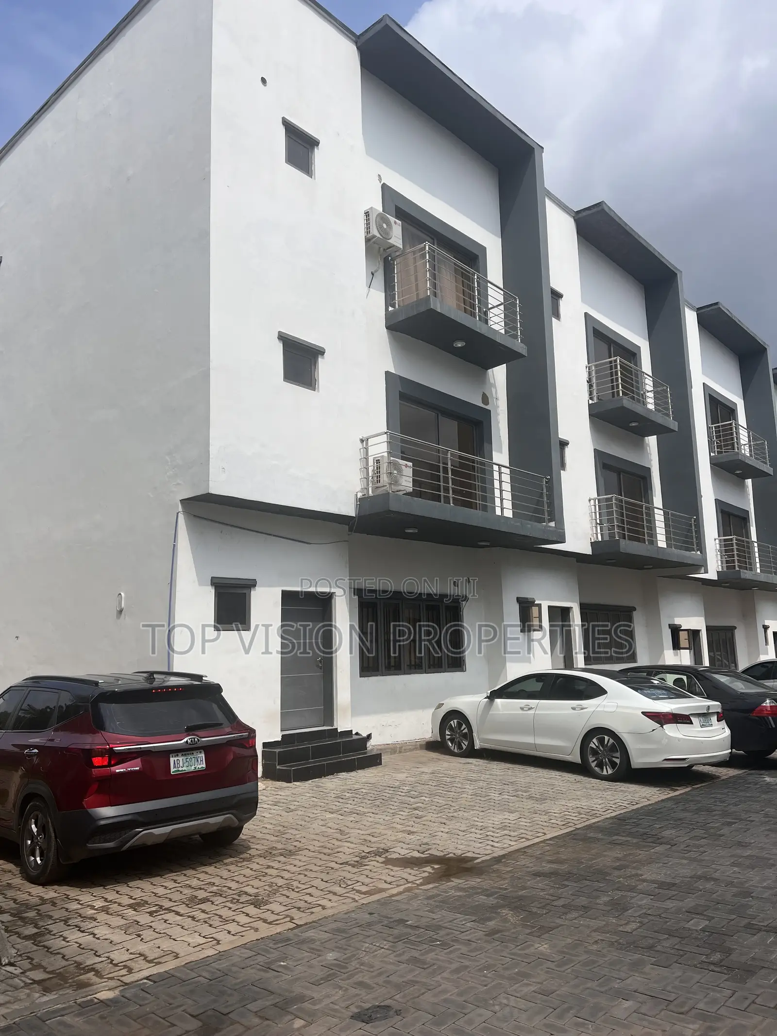 4bdrm Townhouse / Terrace in Life Camp for rent