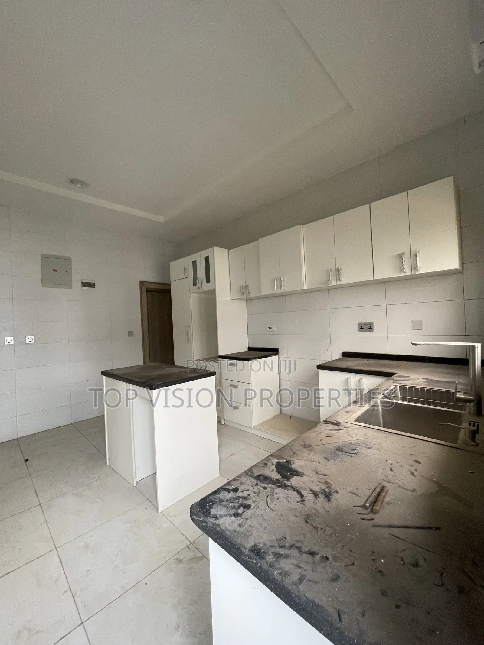 4bdrm Townhouse / Terrace in Life Camp for rent
