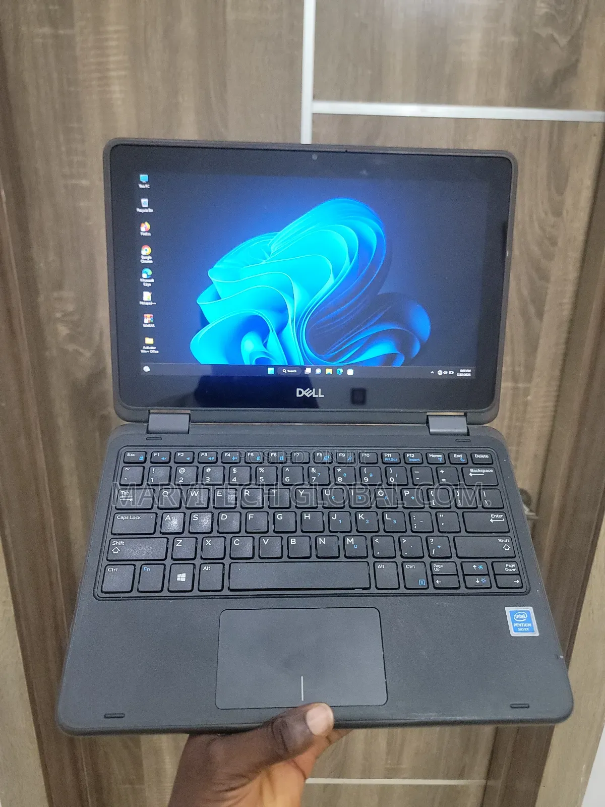 Laptop Dell Latitude 3190 2-in-1 4GB Intel Pentium SSD 256GB