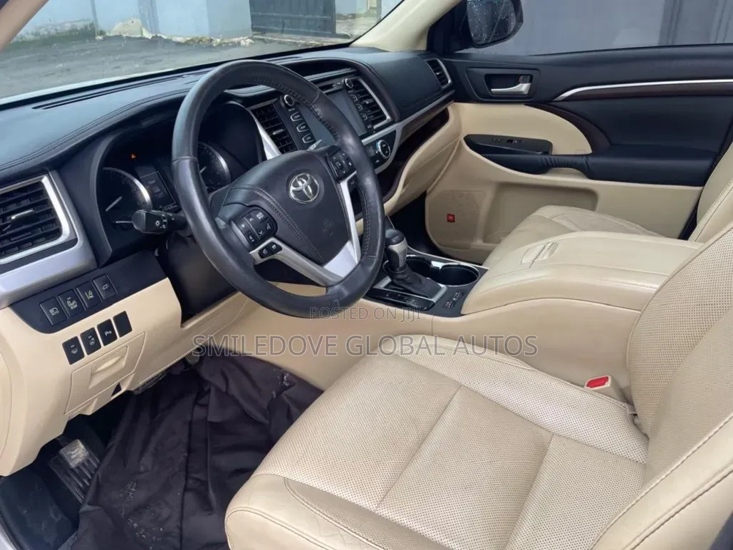 Toyota Highlander 2016 Gold