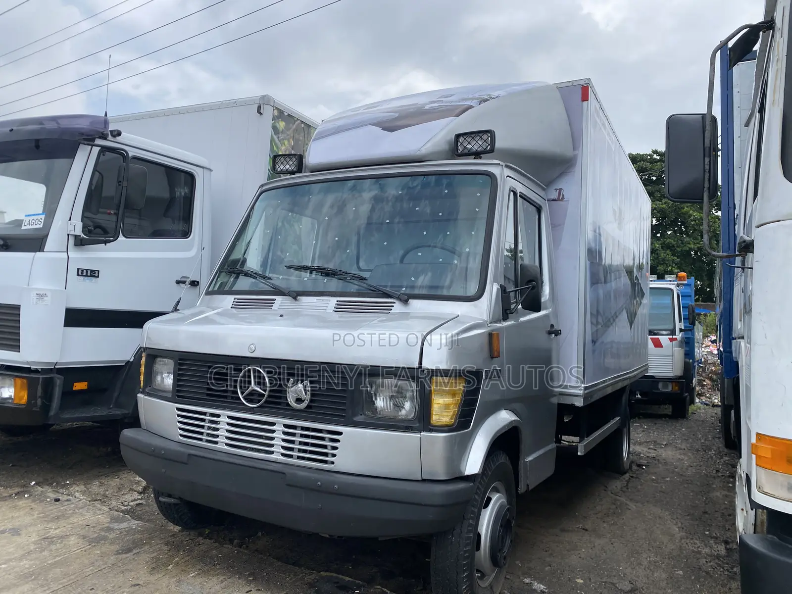 Mecedece 407 Cargo Truck