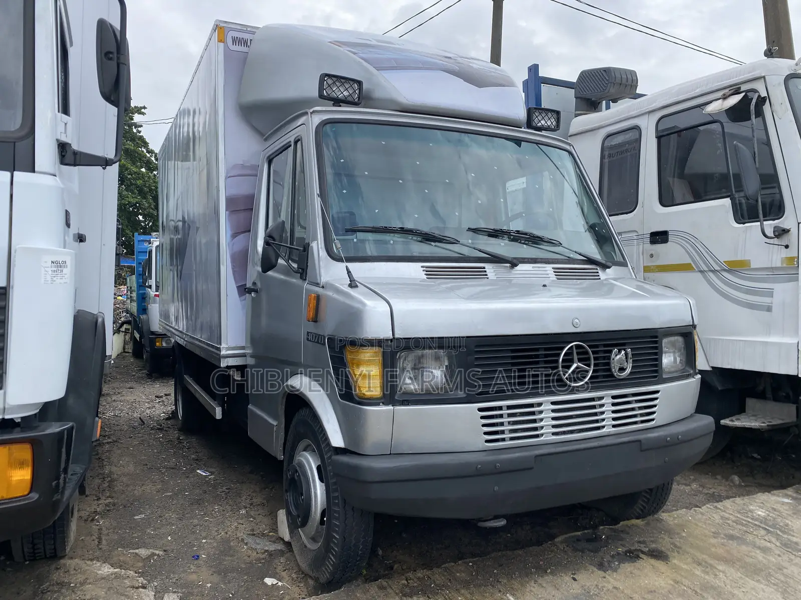 Mecedece 407 Cargo Truck