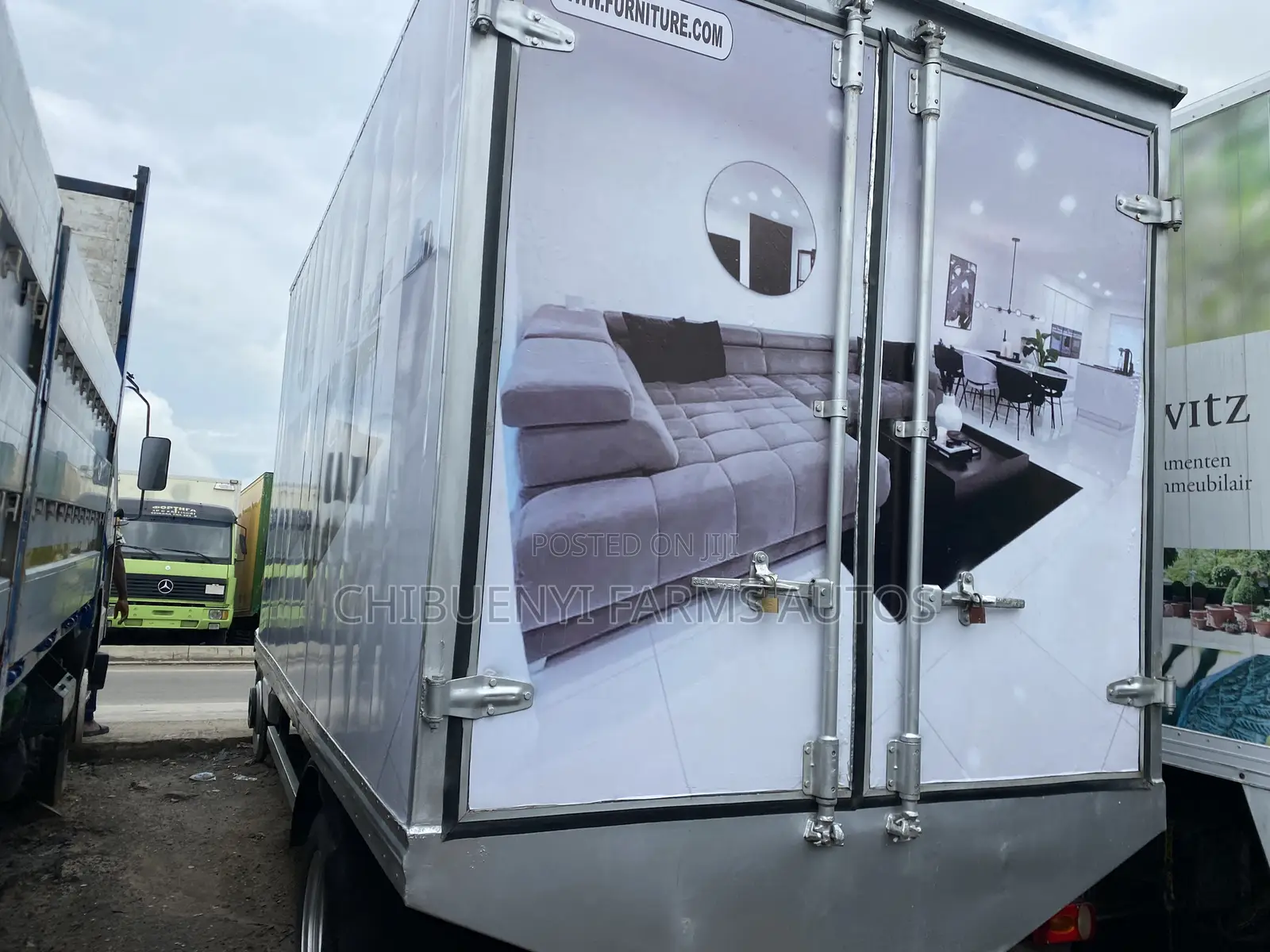 Mecedece 407 Cargo Truck