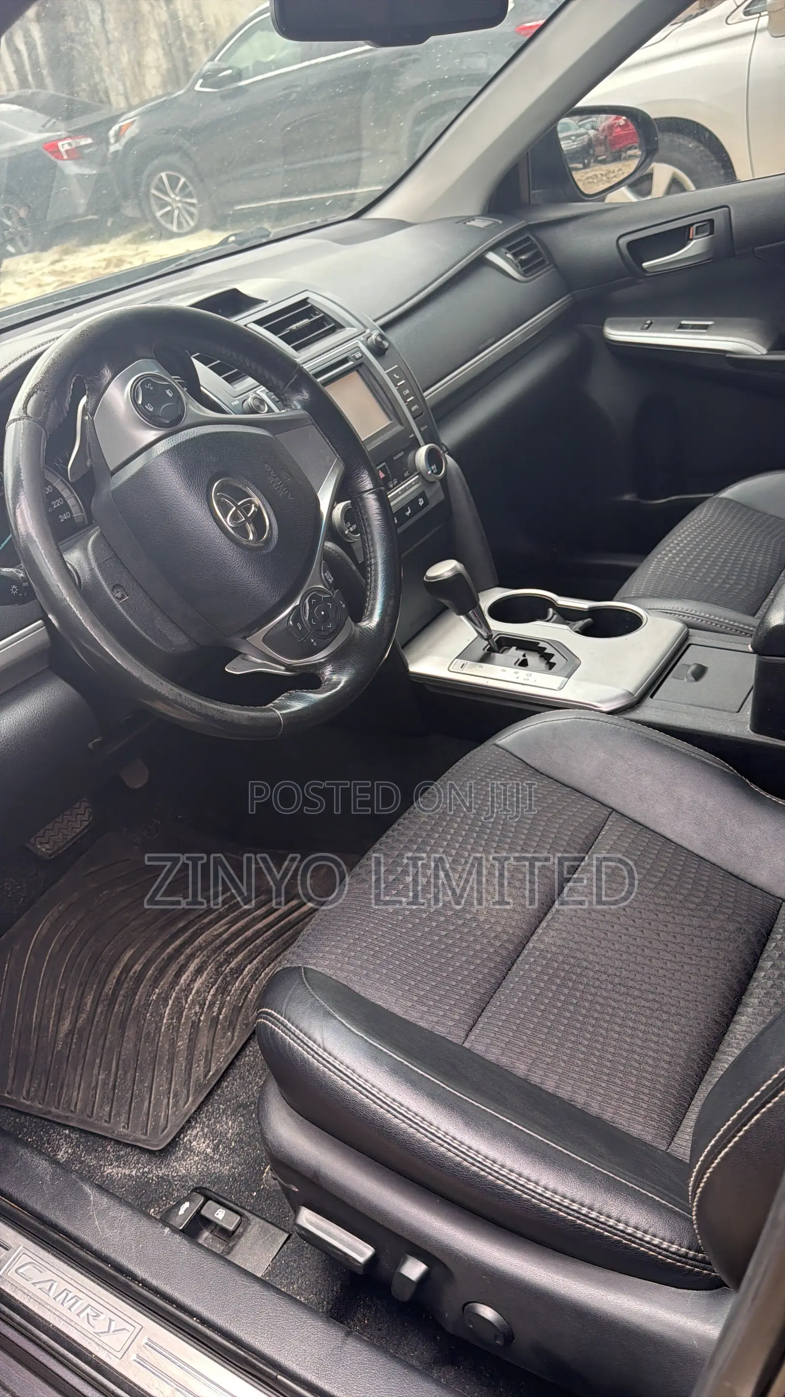 Toyota Camry SE 4dr Sedan (2.5L 4cyl 6A) 2013 Gray