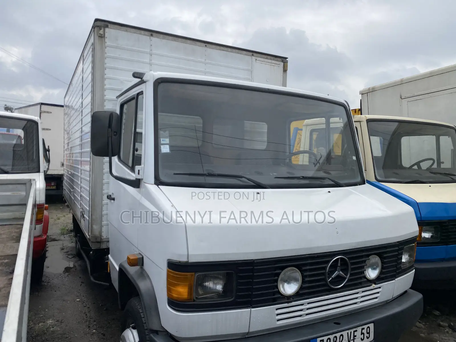 Mecedece 710D Cargo Truck
