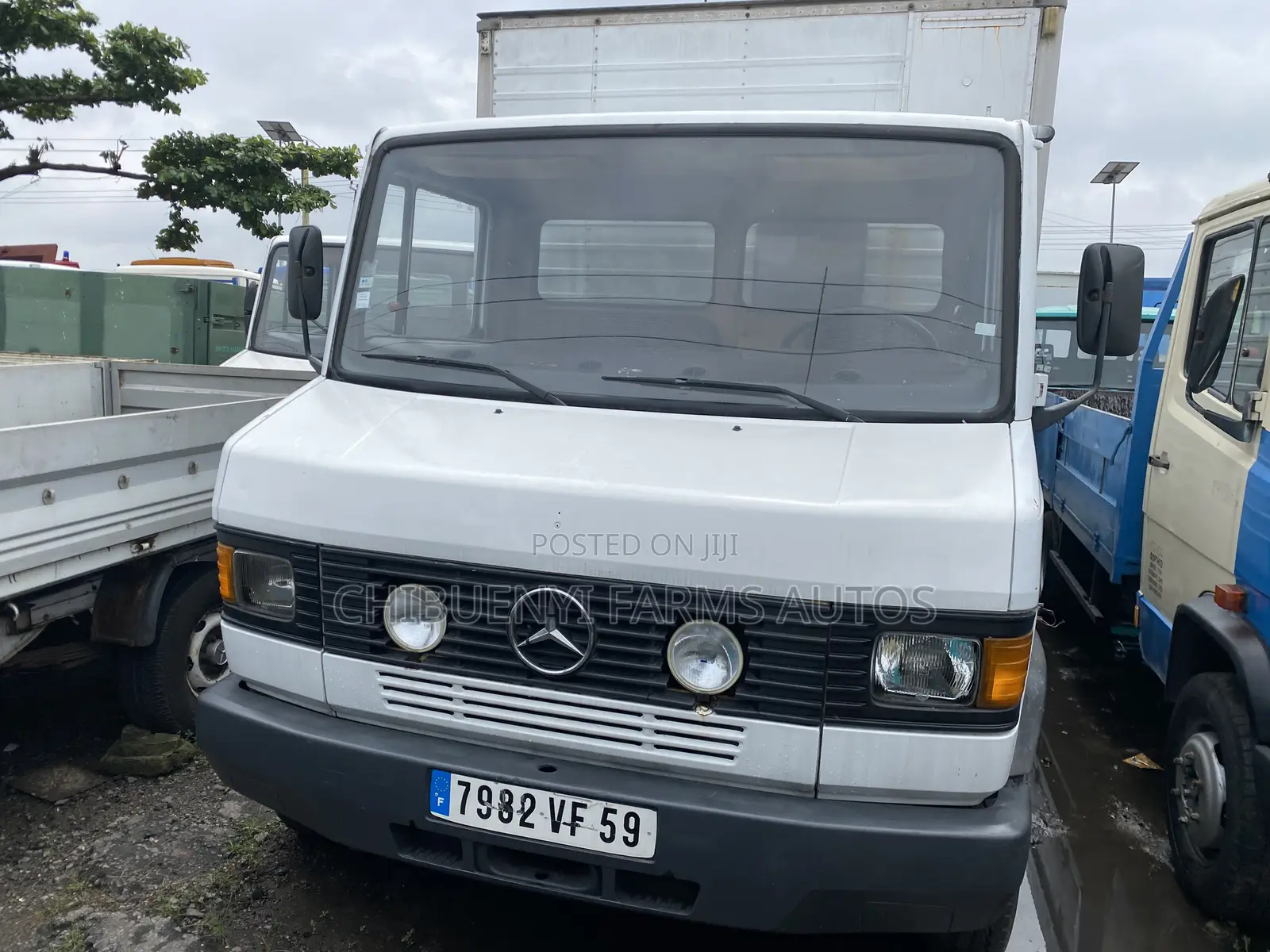 Mecedece 710D Cargo Truck