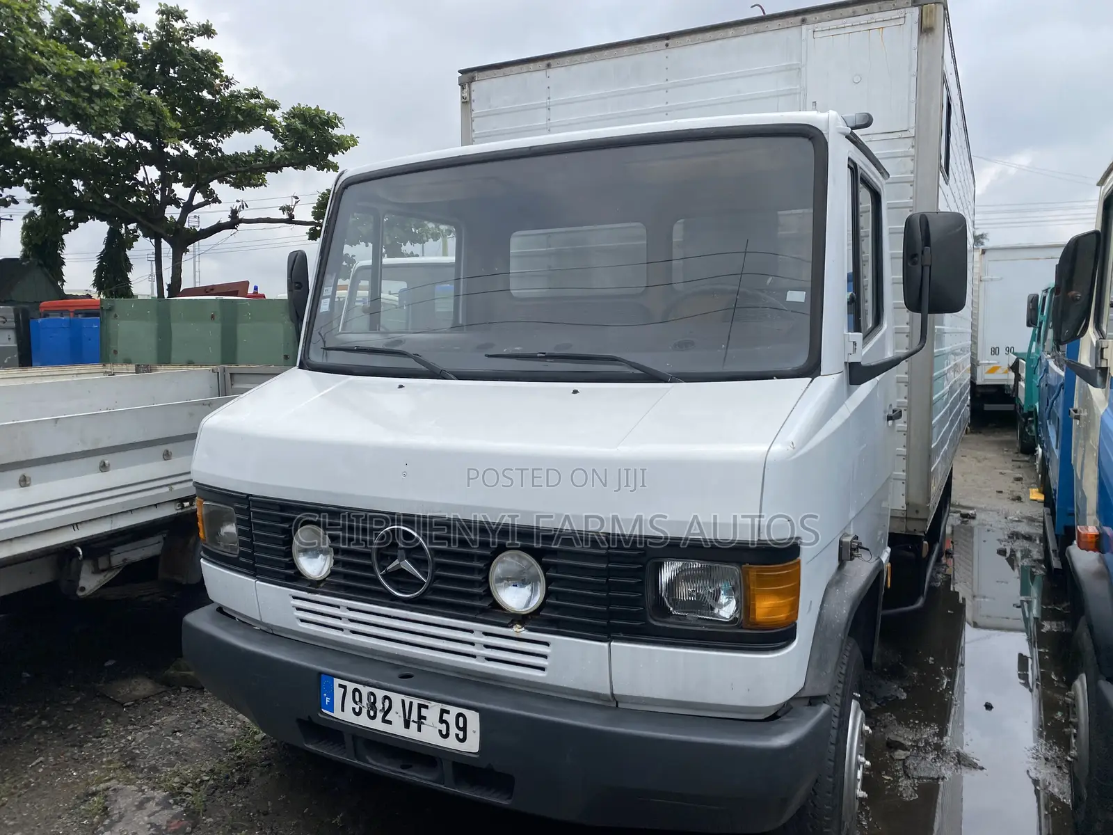Mecedece 710D Cargo Truck