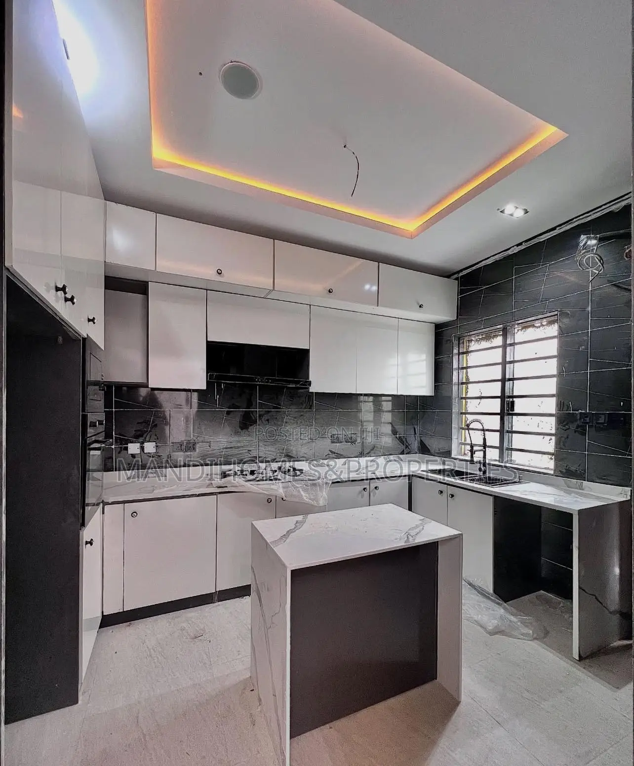 4bdrm Duplex in Lekki Phase 2 for sale