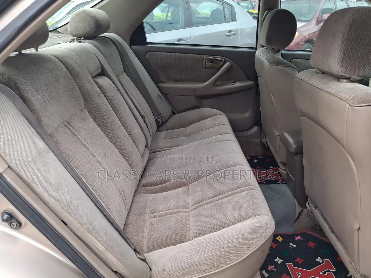 Toyota Camry LE 4dr Sedan (2.2L 4cyl 4A) 2000 Gold