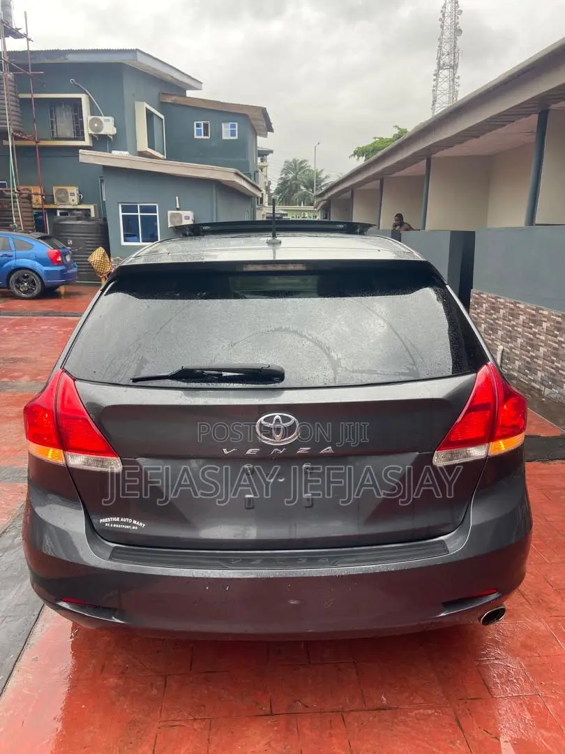 Toyota Venza XLE 2010 Gray