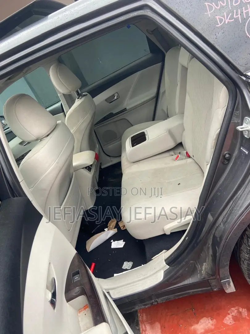 Toyota Venza XLE 2010 Gray