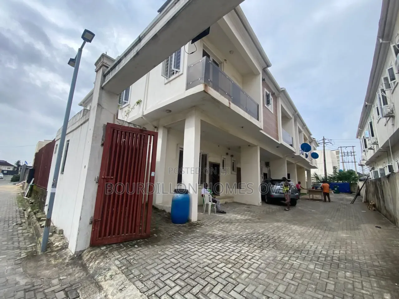 4bdrm Duplex in Harris Drive By Vgc for rent