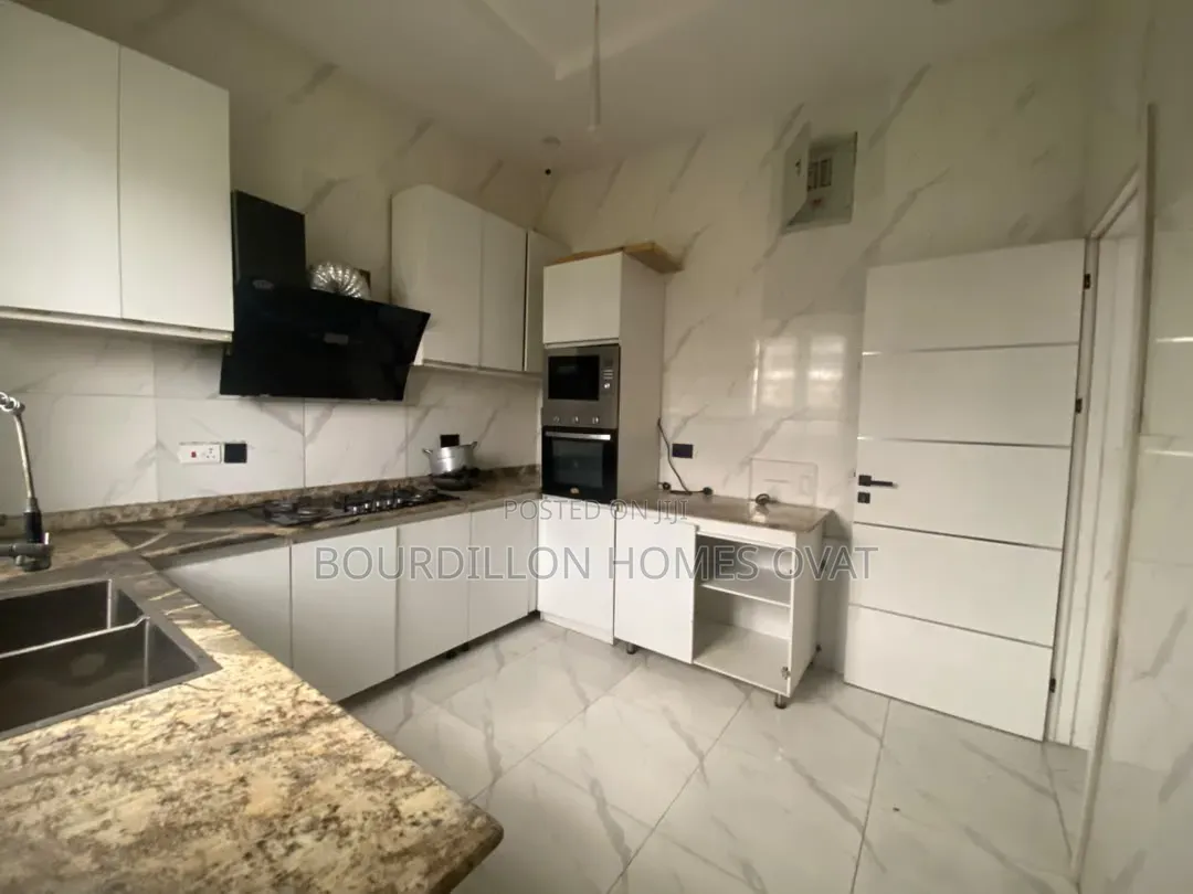 4bdrm Duplex in Ikota Villa Estate for rent