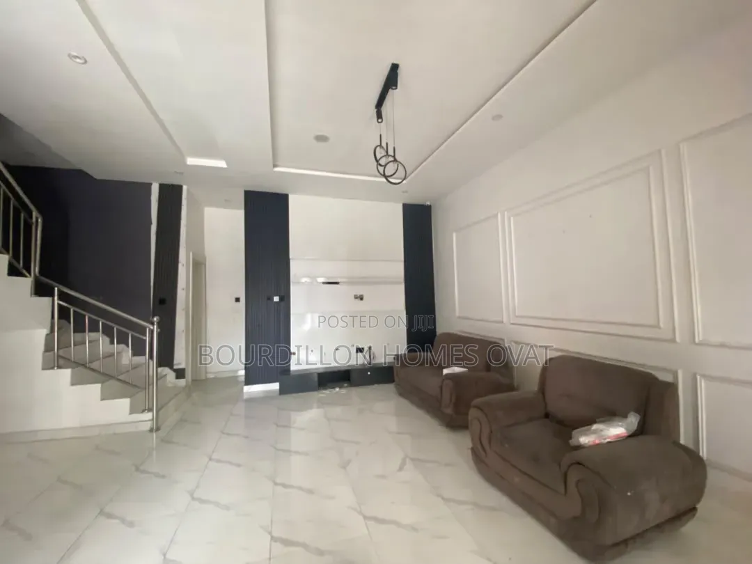 4bdrm Duplex in Ikota Villa Estate for rent
