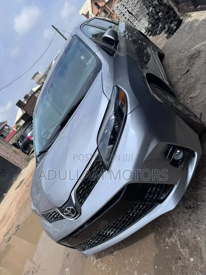 Toyota Sienna 2018 Silver