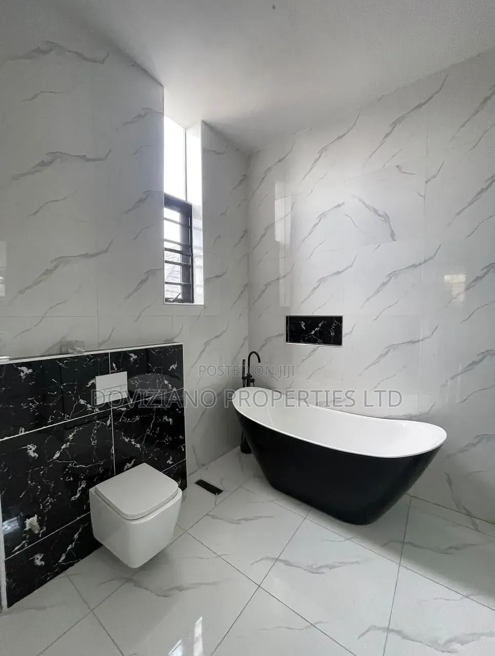 6bdrm Duplex in Chevron for sale