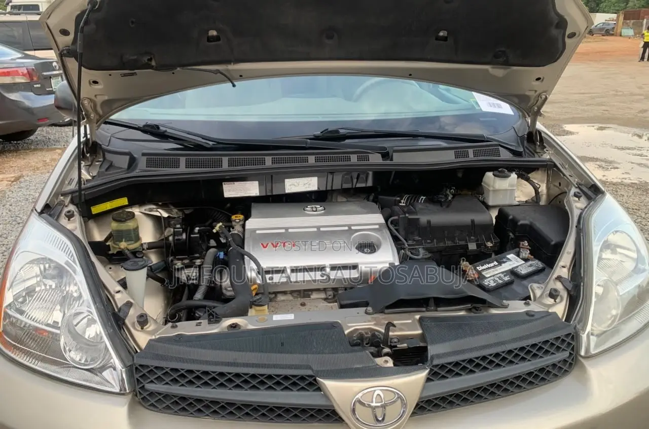 Toyota Sienna LE AWD 2006 Gold
