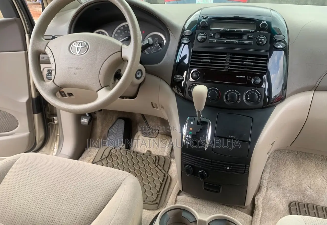 Toyota Sienna LE AWD 2006 Gold