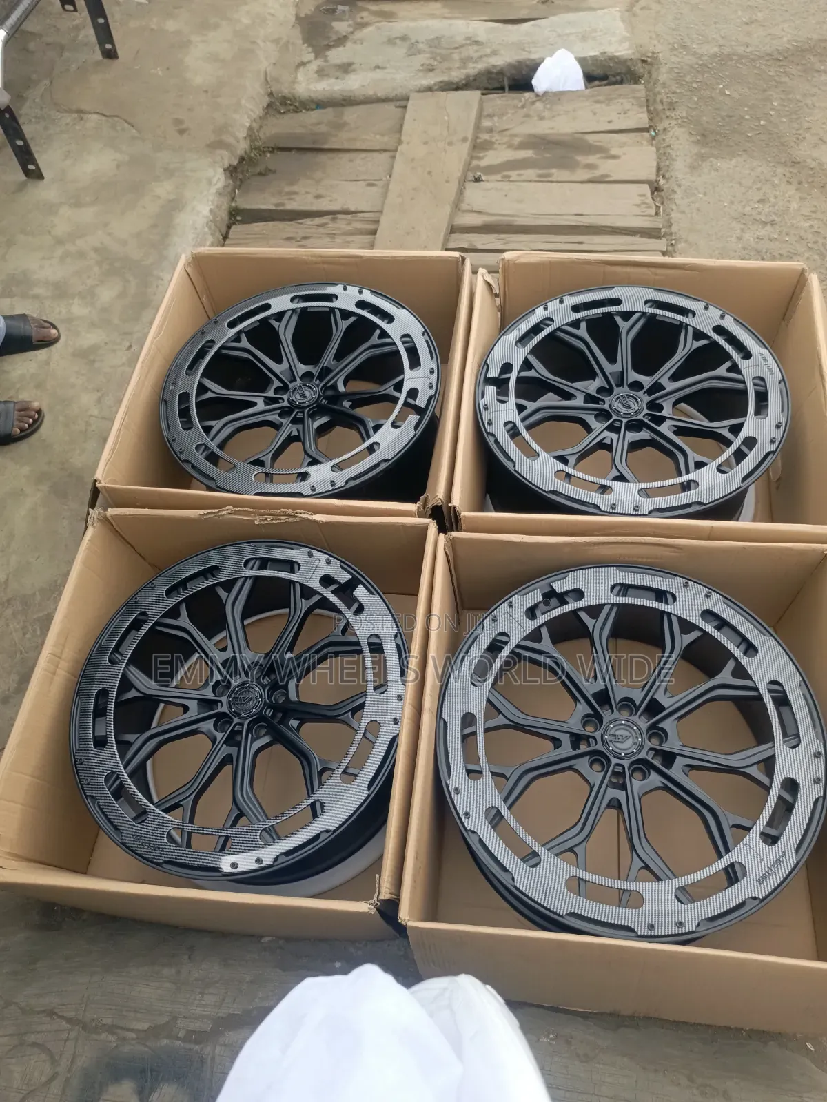 22inches for M/Benz Gle 2025/26 Black and Solid Fiber Round It