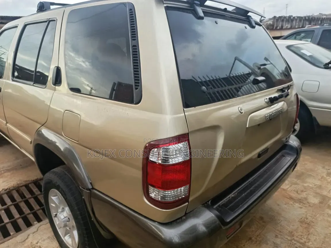 Nissan Pathfinder 2003 Gold