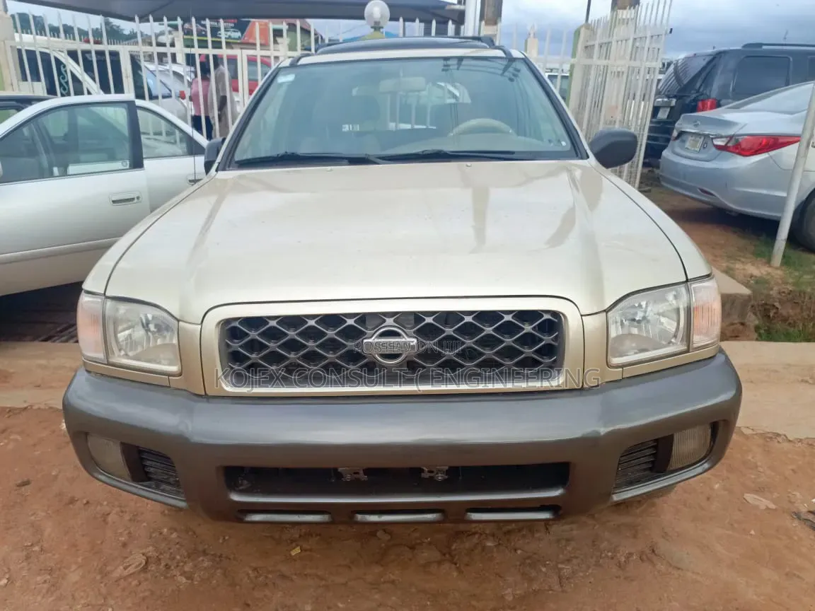 Nissan Pathfinder 2003 Gold