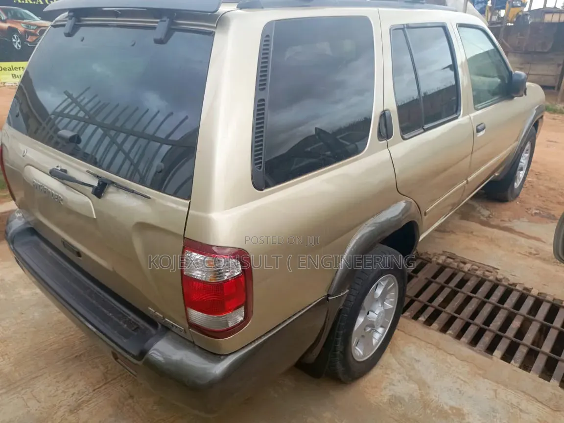 Nissan Pathfinder 2003 Gold