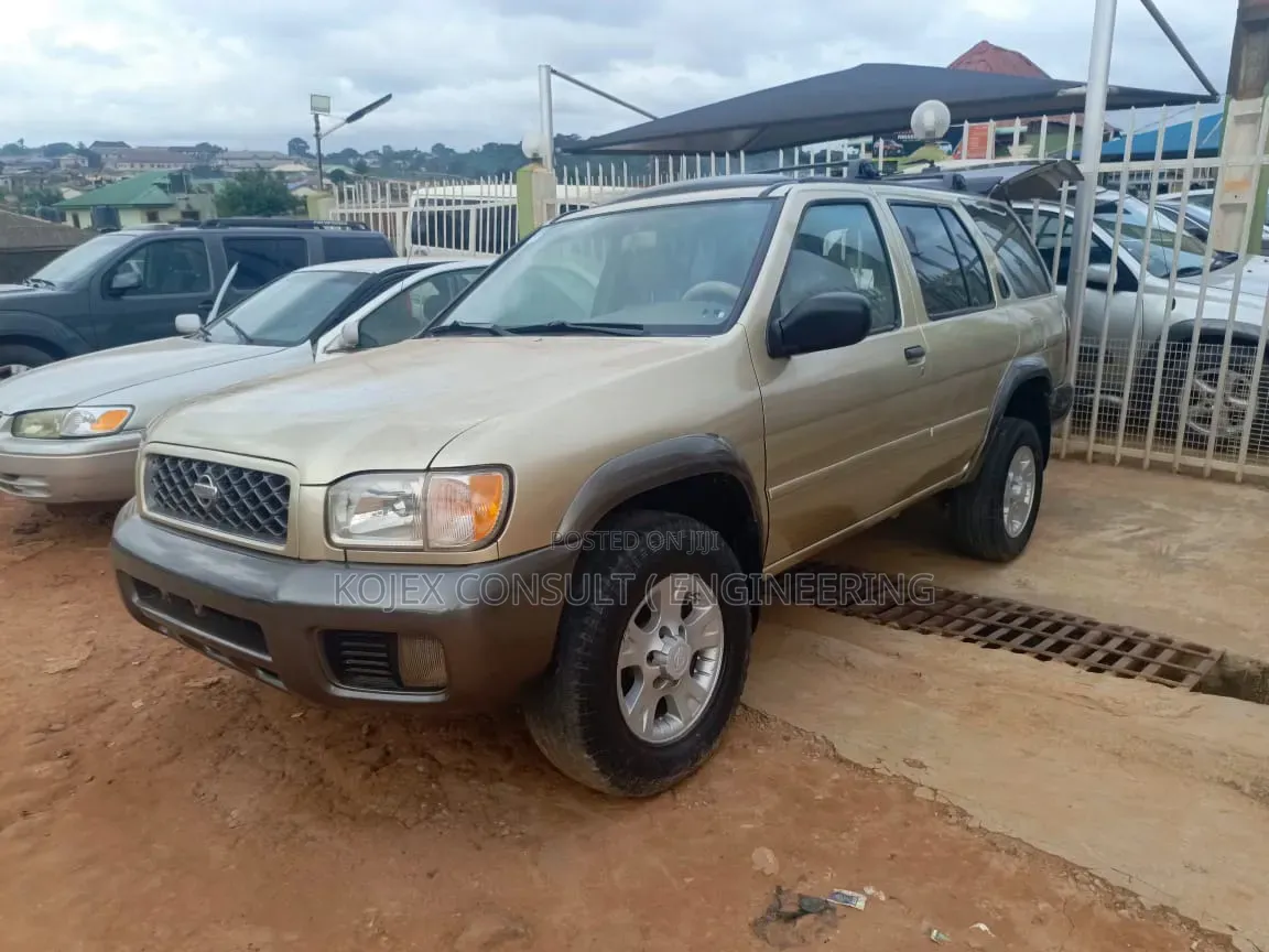 Nissan Pathfinder 2003 Gold