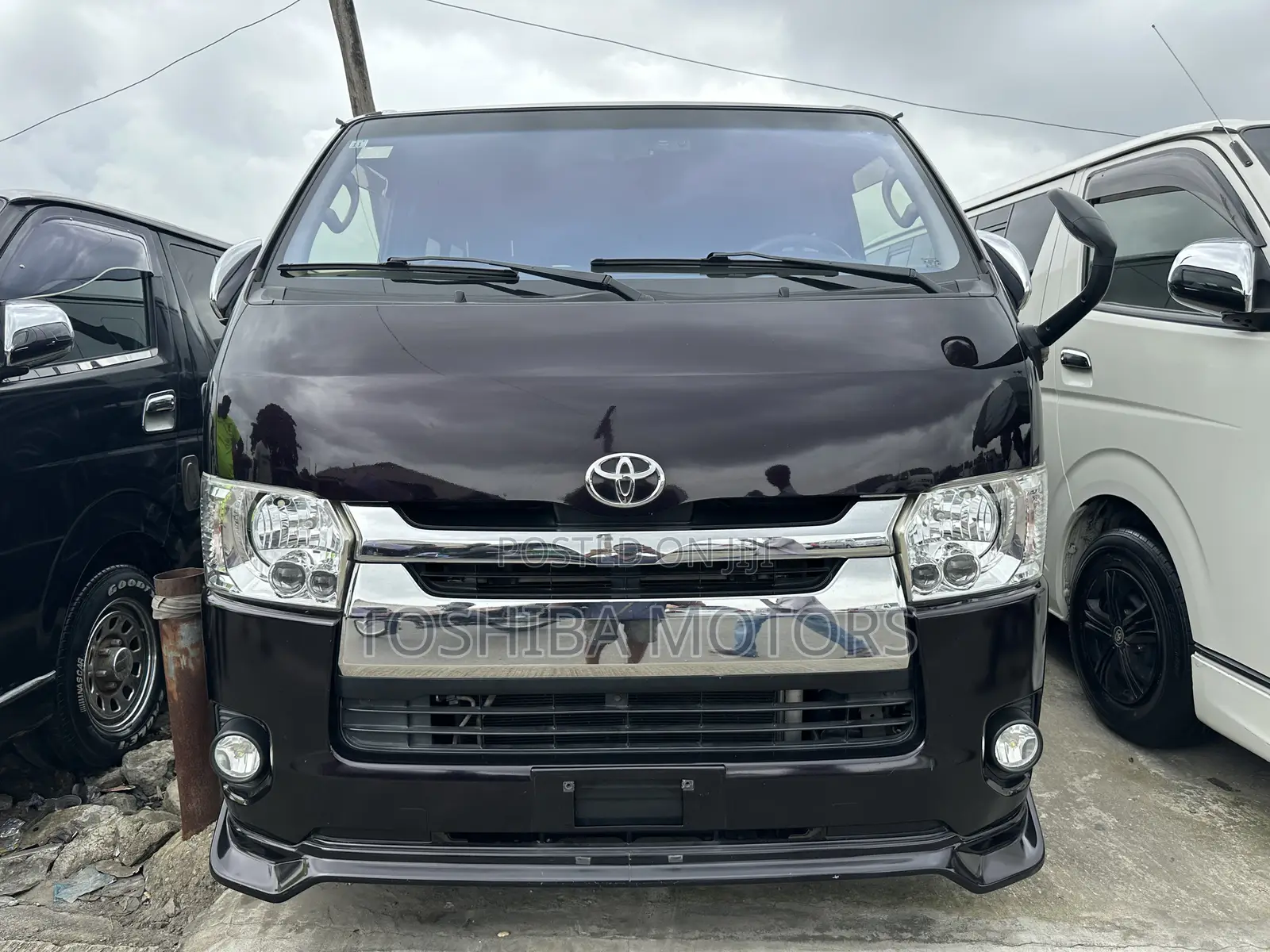 Toyota HiAce 2015 Black