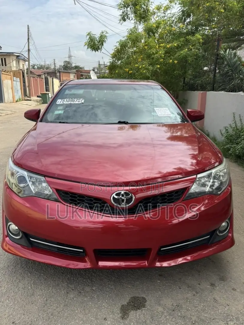 Toyota Camry SE 4dr Sedan w/Prod. End 11/13 (2.5L 4cyl 6A) 2014 Red