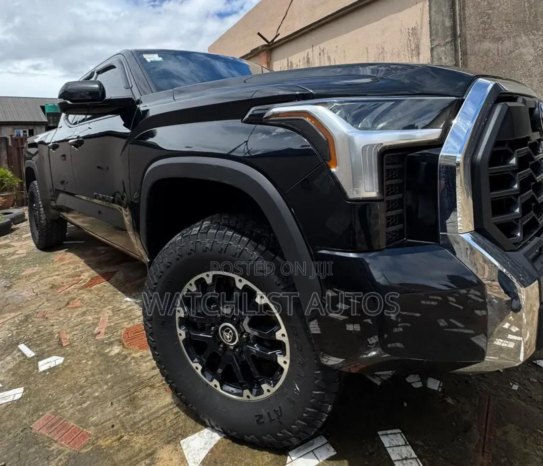 Toyota Tundra 2023 Black