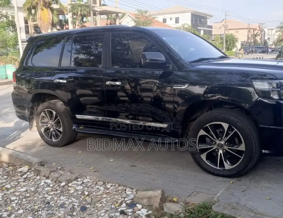 Toyota Land Cruiser 4.5 V8 VXR 2013 Black