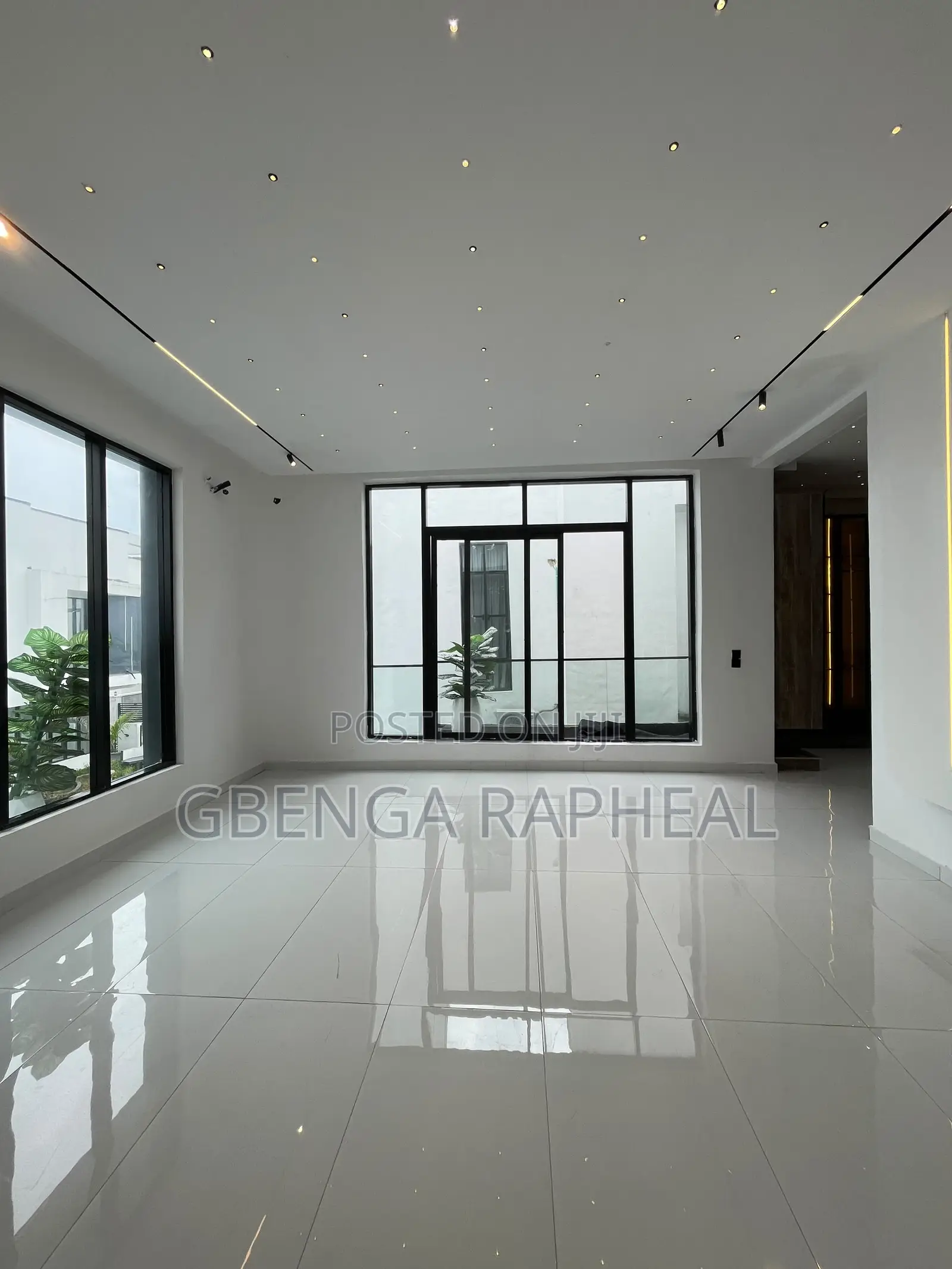 5bdrm Duplex in Chevron, Lekki for sale