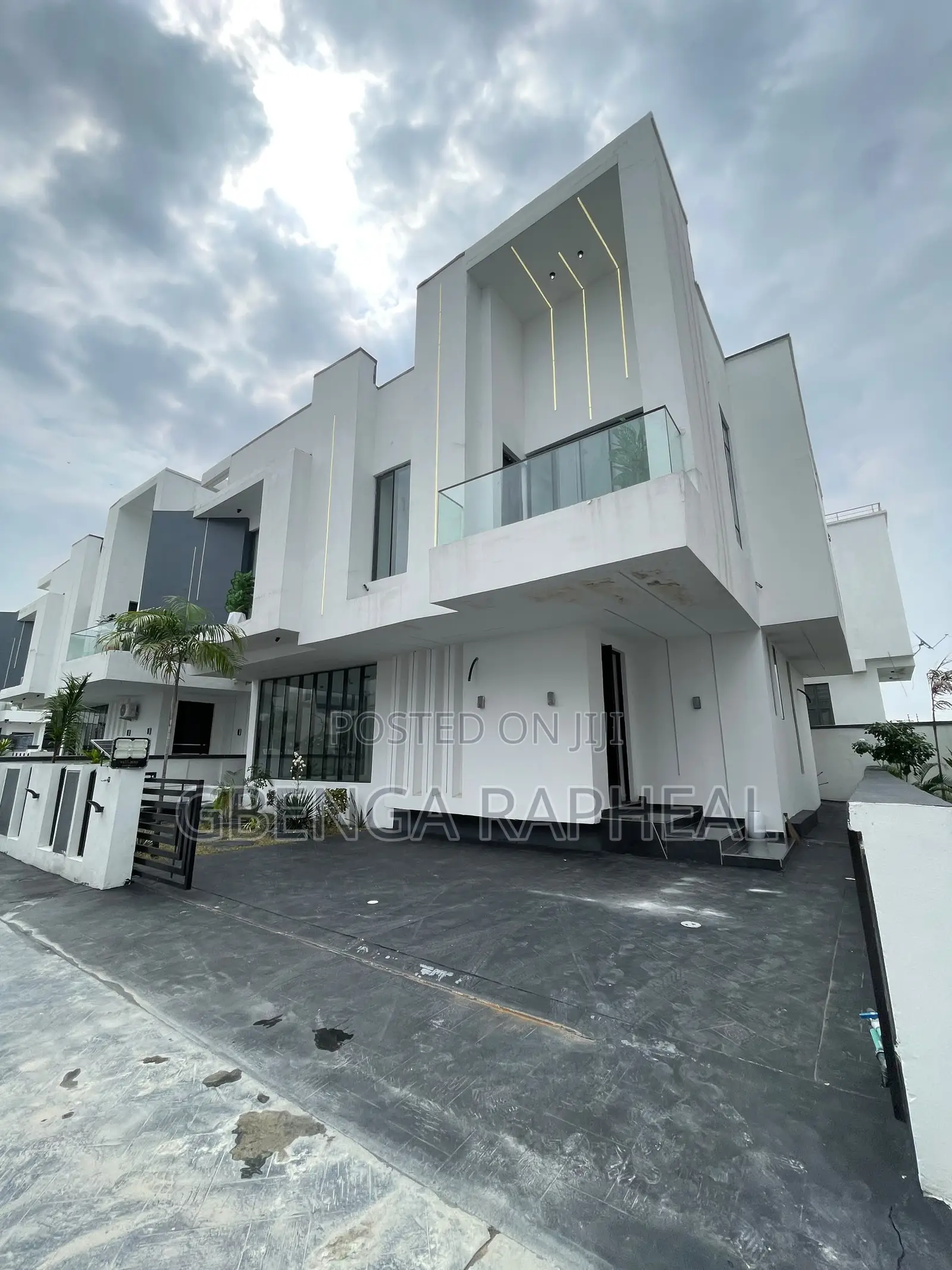 5bdrm Duplex in Chevron, Lekki for sale