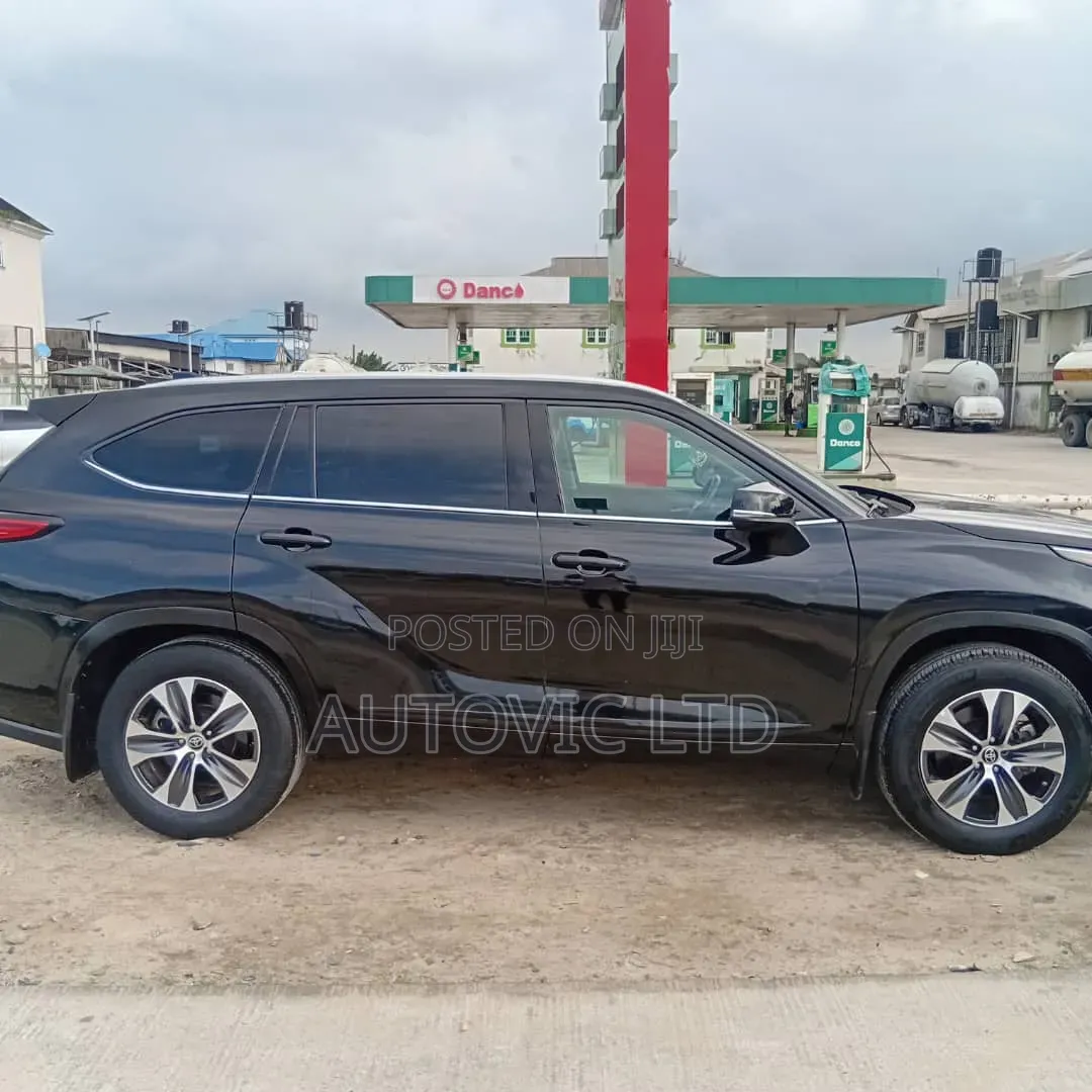 Toyota Highlander 2022 Gray