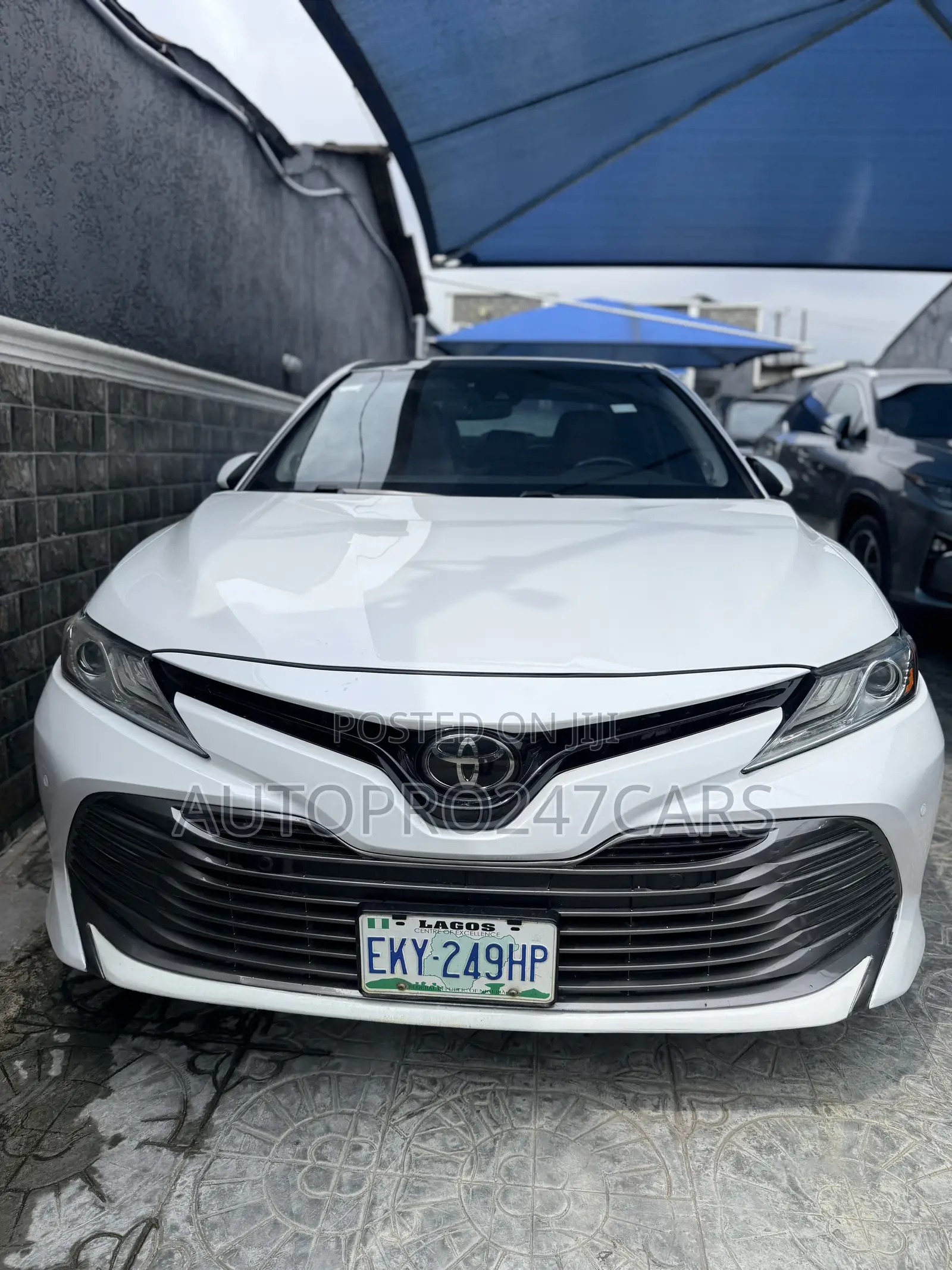 Toyota Camry XLE V6 FWD (3.5L 6cyl 8AM) 2018 White