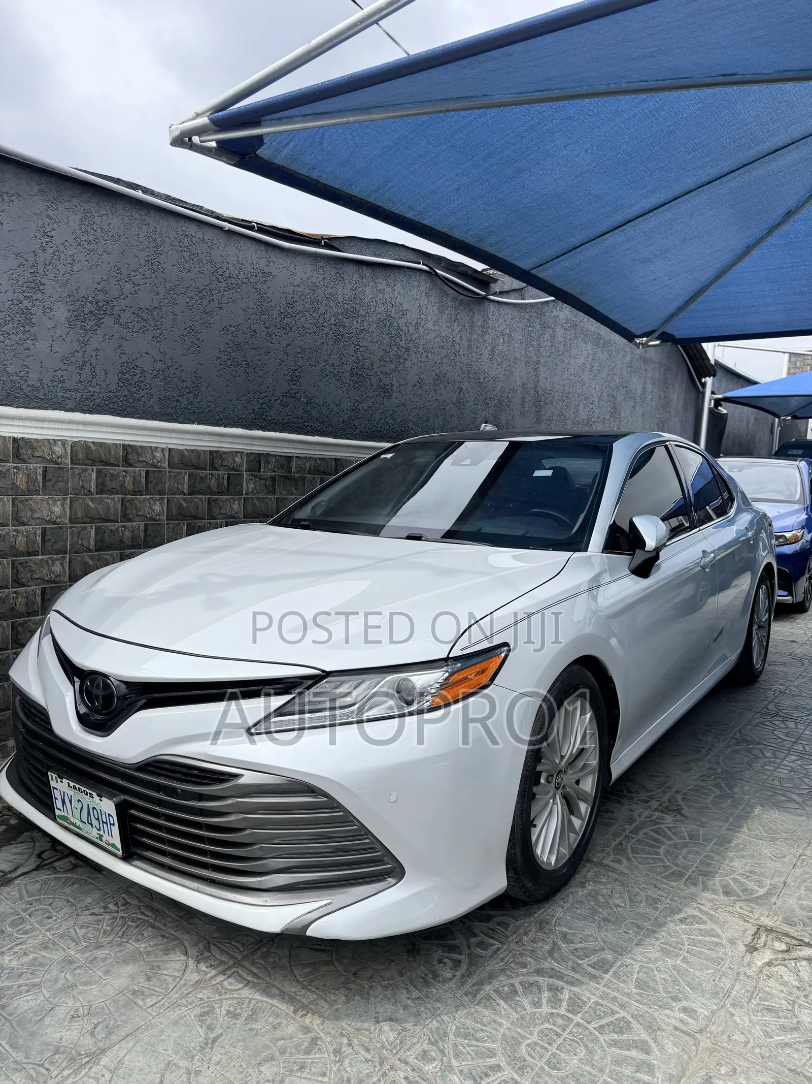 Toyota Camry XLE V6 FWD (3.5L 6cyl 8AM) 2018 White