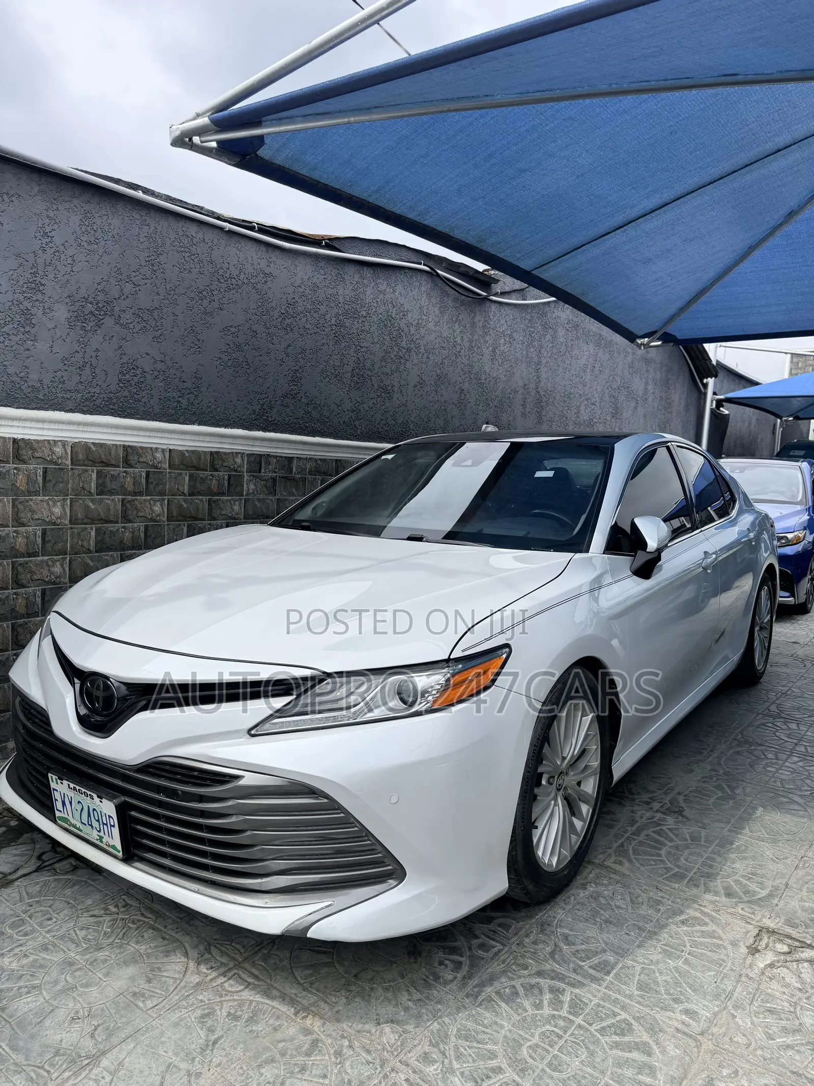 Toyota Camry XLE V6 FWD (3.5L 6cyl 8AM) 2018 White