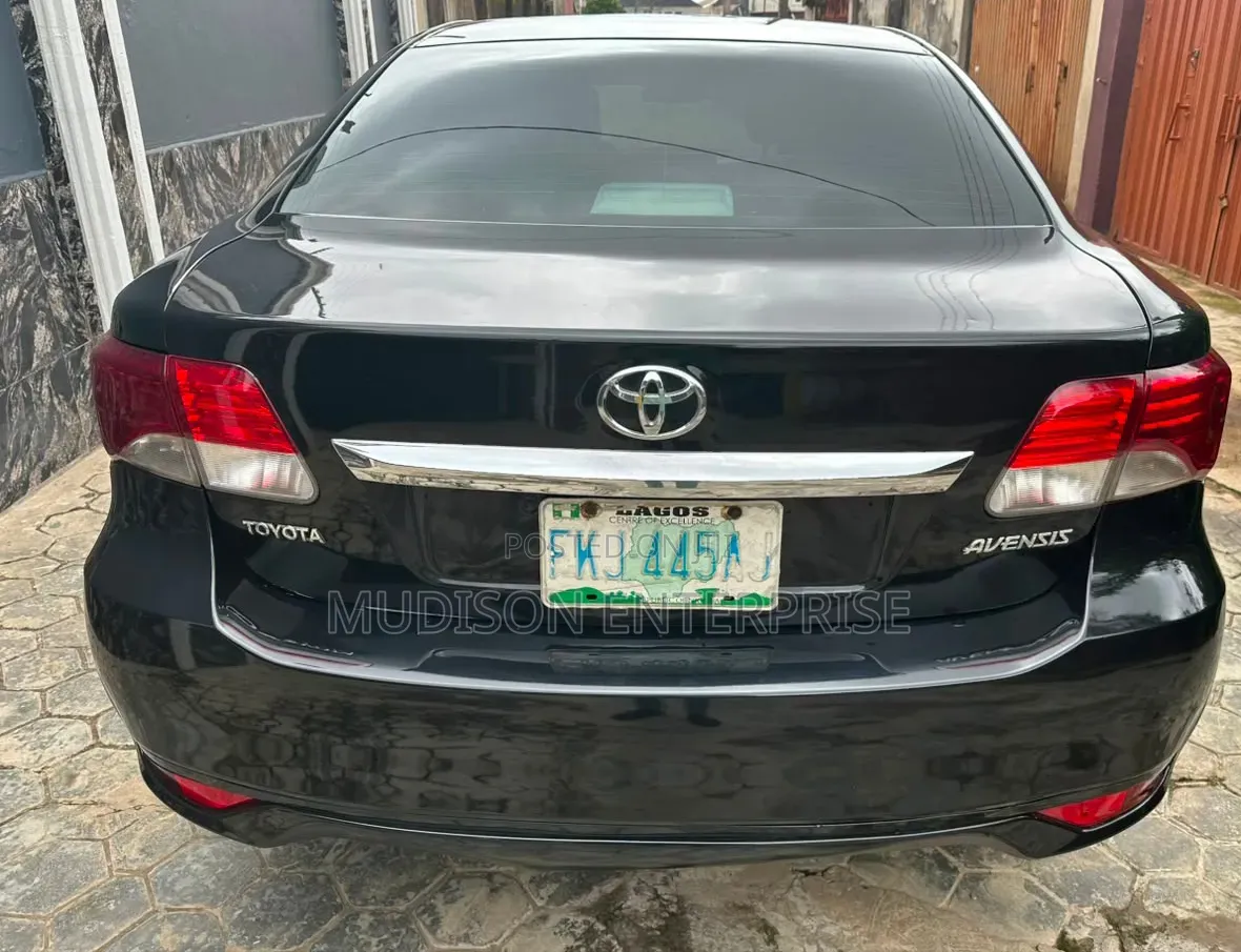 Toyota Avensis 2012 Black