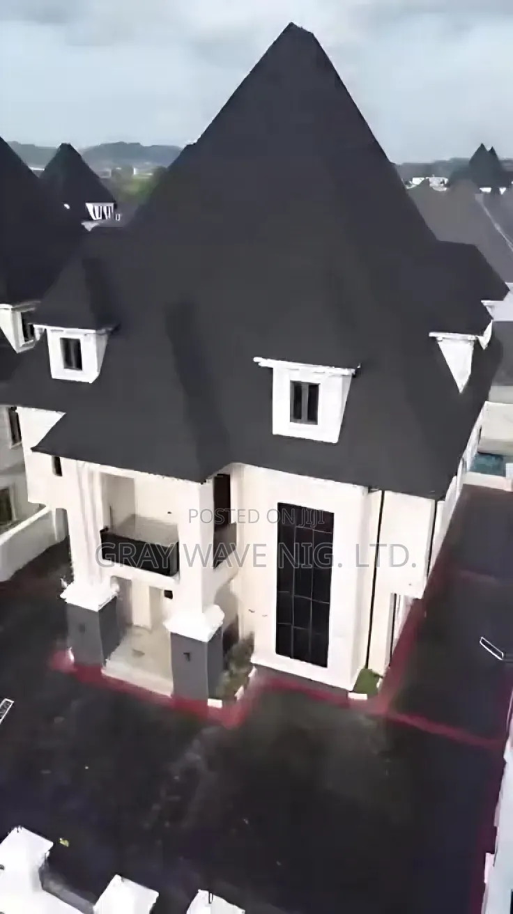 7bdrm Duplex in Karsana for sale