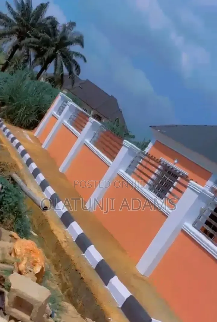 15bdrm Apartment in Onward Ogo Oluwa, Osogbo for sale