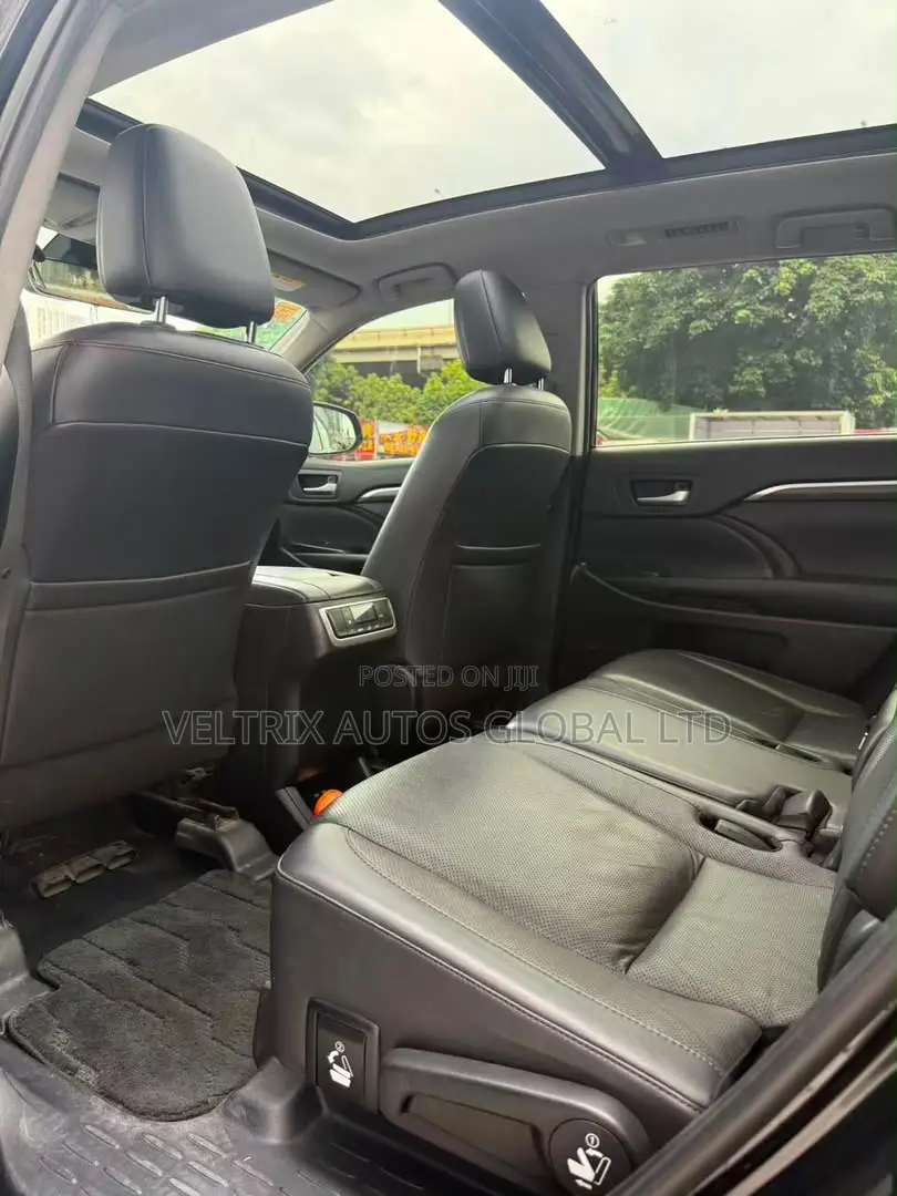 Toyota Highlander L 2021 Black