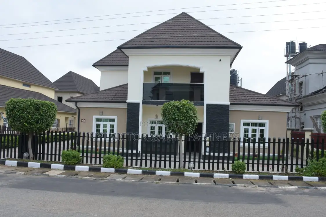 4bdrm Townhouse/Terrace in Sabon Lugbe for sale