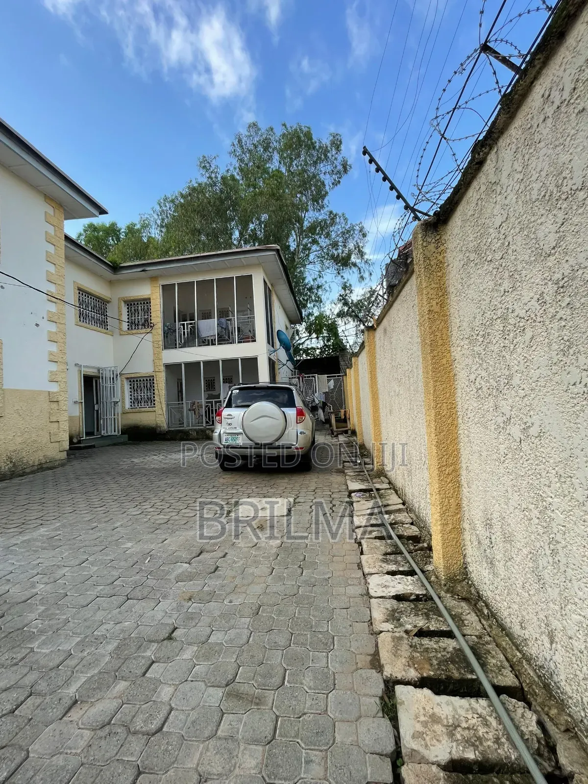 6bdrm Block of Flats in Zone 6 / Wuse for sale